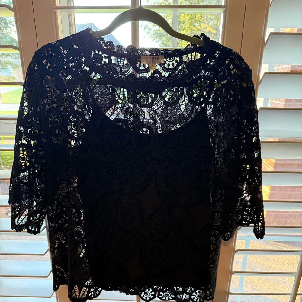 🌺Umgee black lace top size large.🌺